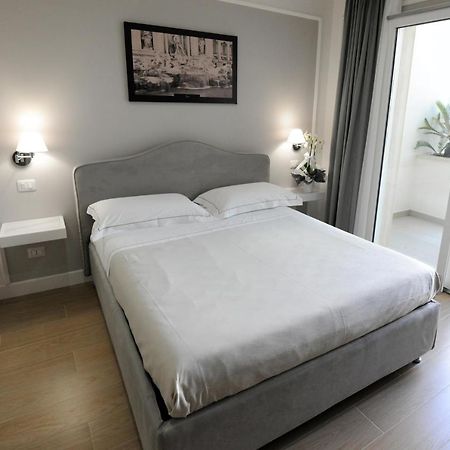 B&B La Dolce Vita ฟอนดี ภายนอก รูปภาพ