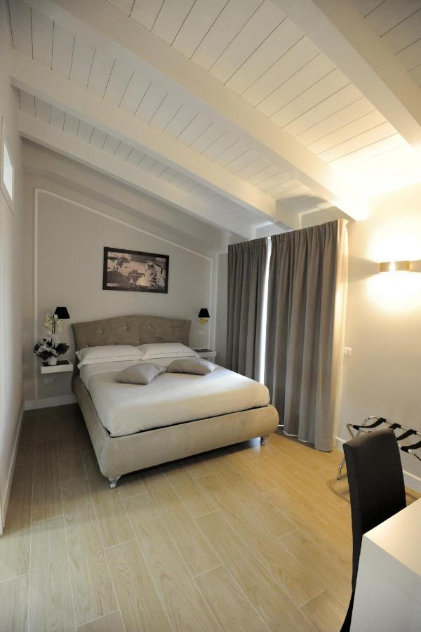 B&B La Dolce Vita ฟอนดี ภายนอก รูปภาพ