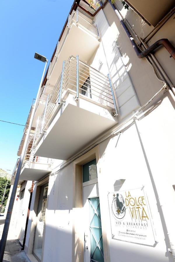 B&B La Dolce Vita ฟอนดี ภายนอก รูปภาพ