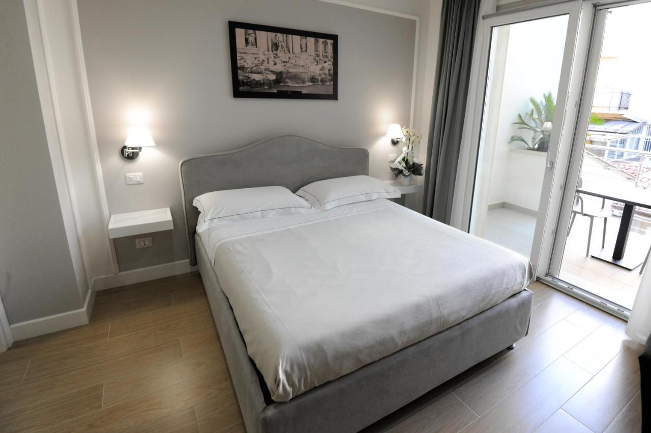 B&B La Dolce Vita ฟอนดี ภายนอก รูปภาพ